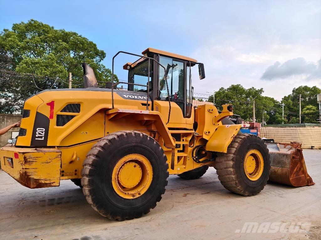 Volvo L 120 Incarcator pe pneuri