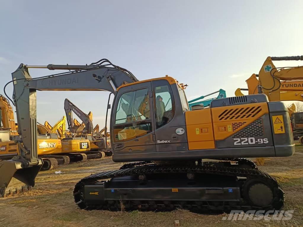 Hyundai 220-9s Excavatoare pe șenile
