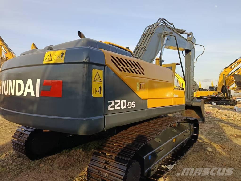 Hyundai 220-9s Excavatoare pe șenile
