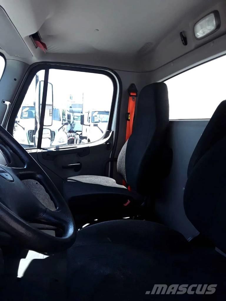 Freightliner M2 Camioane transport bauturi