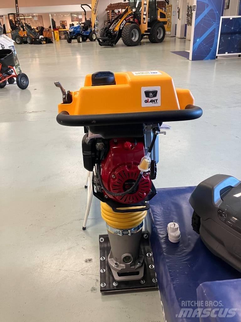 GiANT GR580G Compactor