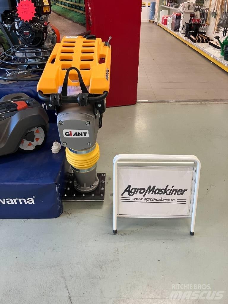 GiANT GR580G Compactor