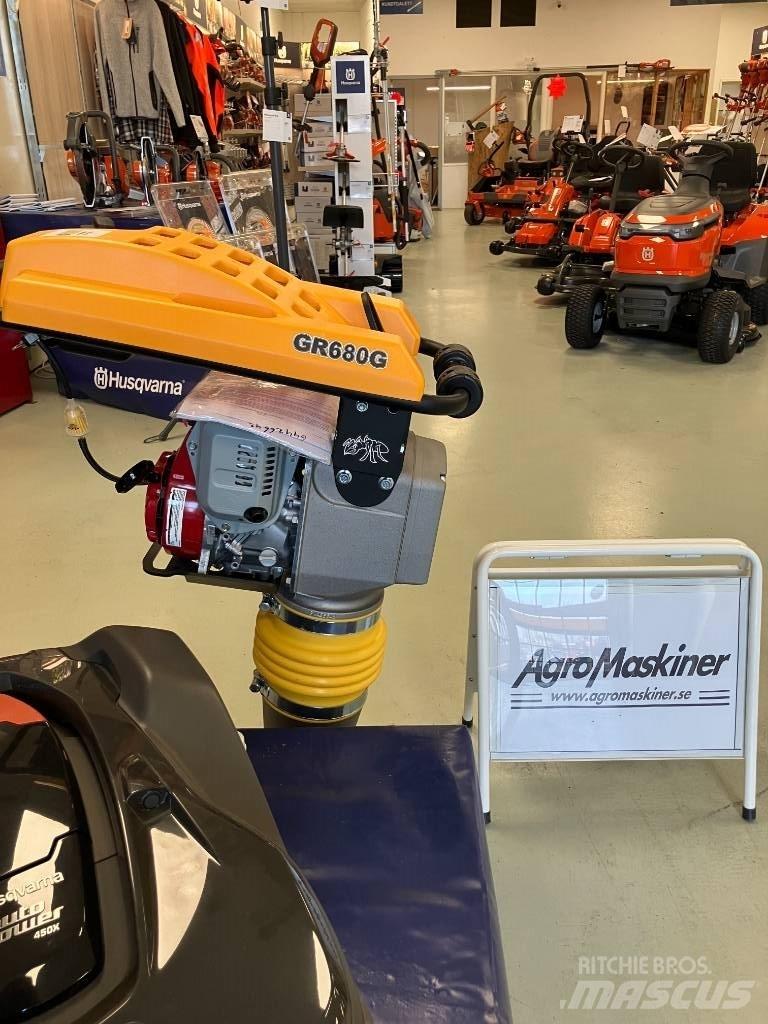 GiANT GR580G Compactor