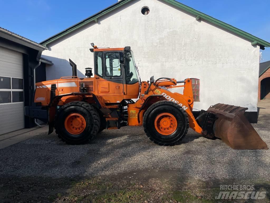 Doosan DL 250 15 Incarcator pe pneuri