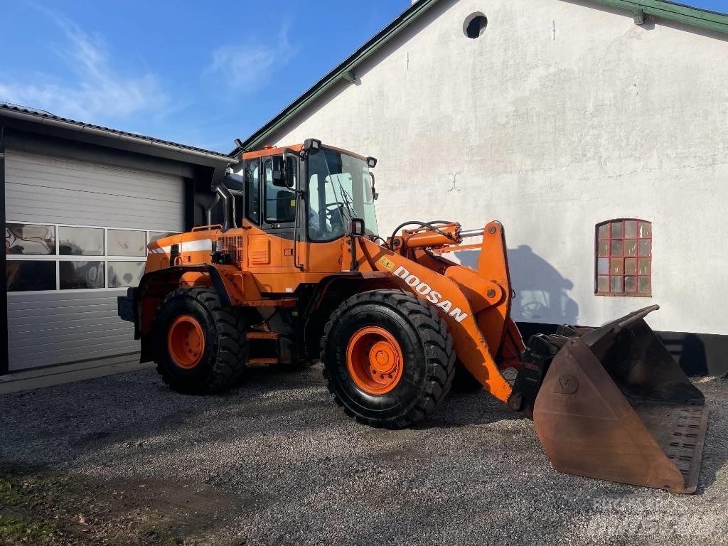 Doosan DL 250 15 Incarcator pe pneuri