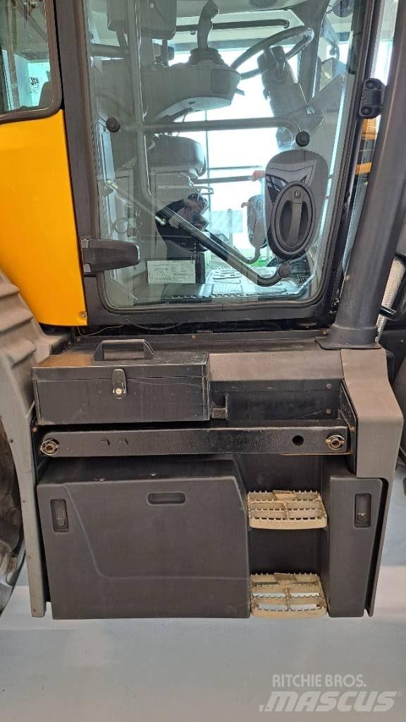 JCB Fastrac 4220 Tractoare
