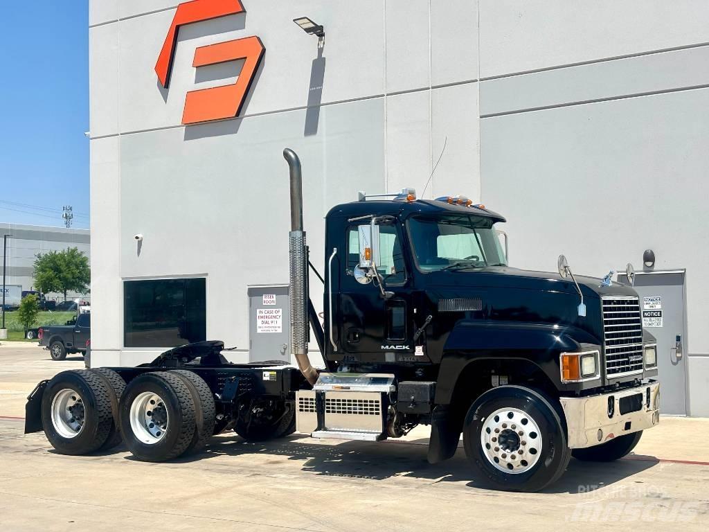 Mack CHU 613 Autotractoare