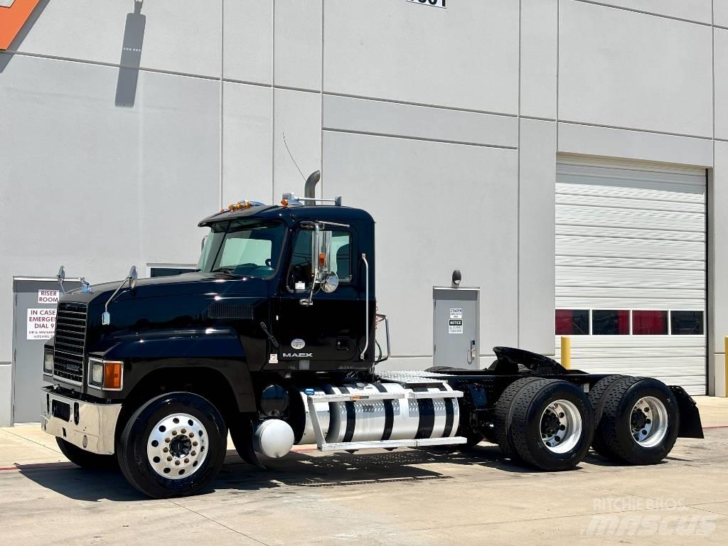 Mack CHU 613 Autotractoare