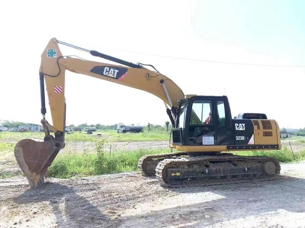 CAT 323 D Excavatoare pe șenile
