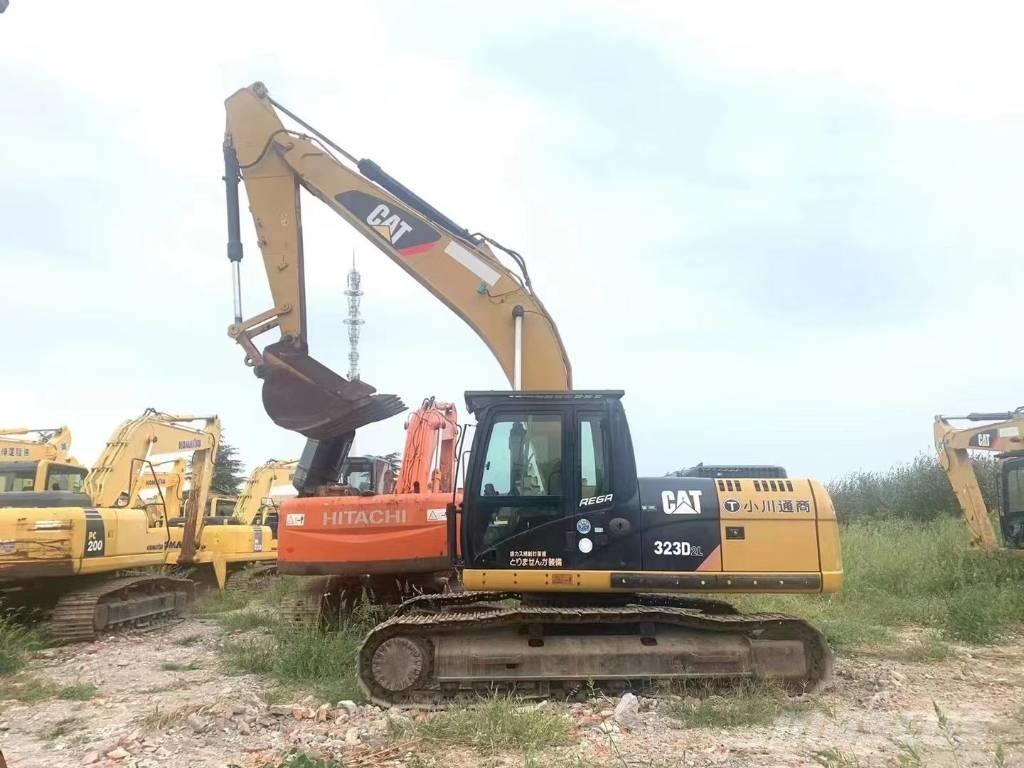 CAT 323 D Excavatoare pe șenile
