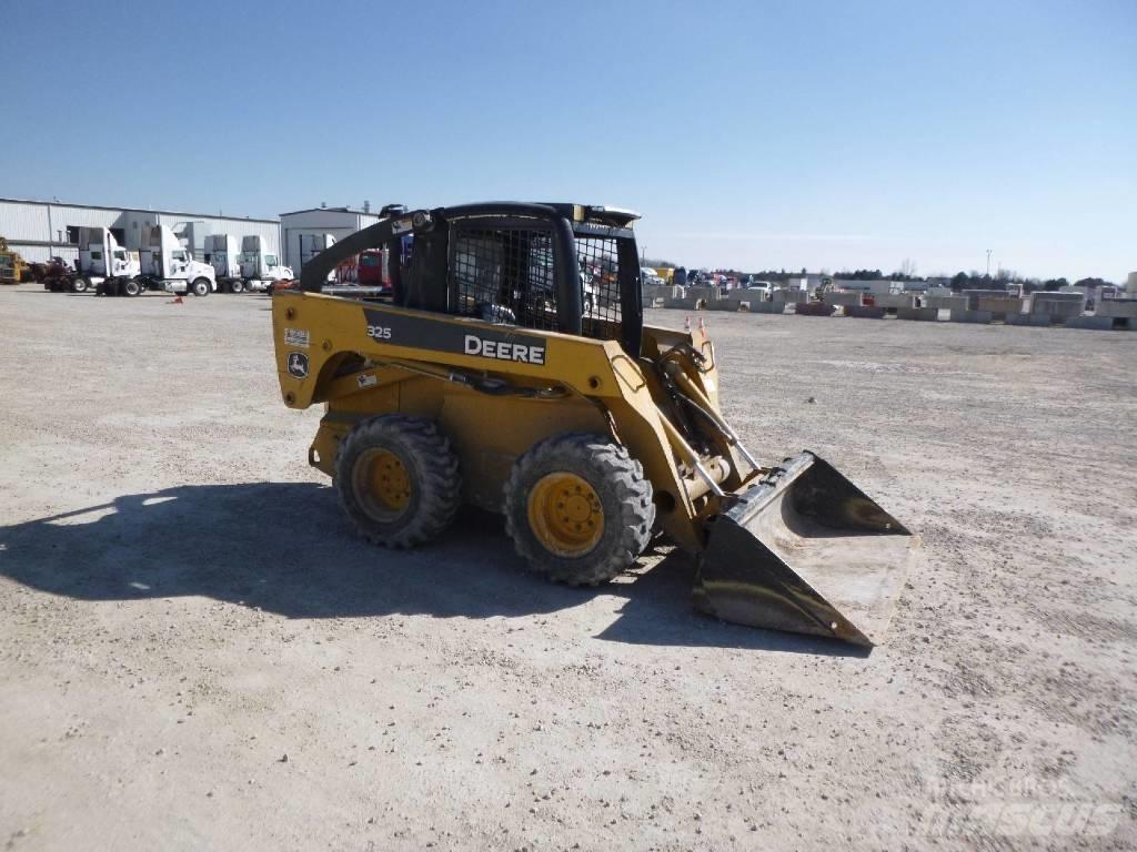 John Deere 325 Mini incarcator