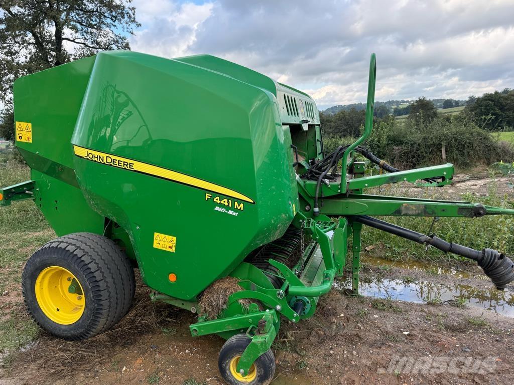 John Deere F441M Masina de balotat cilindric