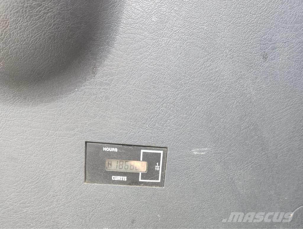 Hyundai Robex 300 LC Excavatoare pe șenile
