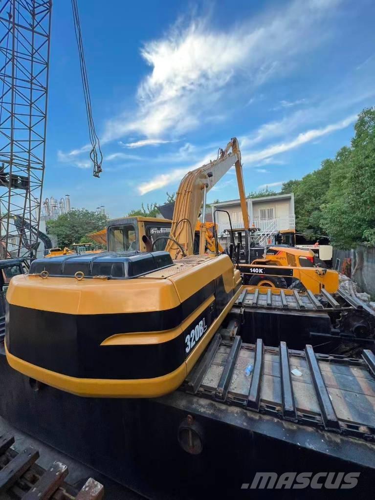 CAT 320BL Excavator amfibiu