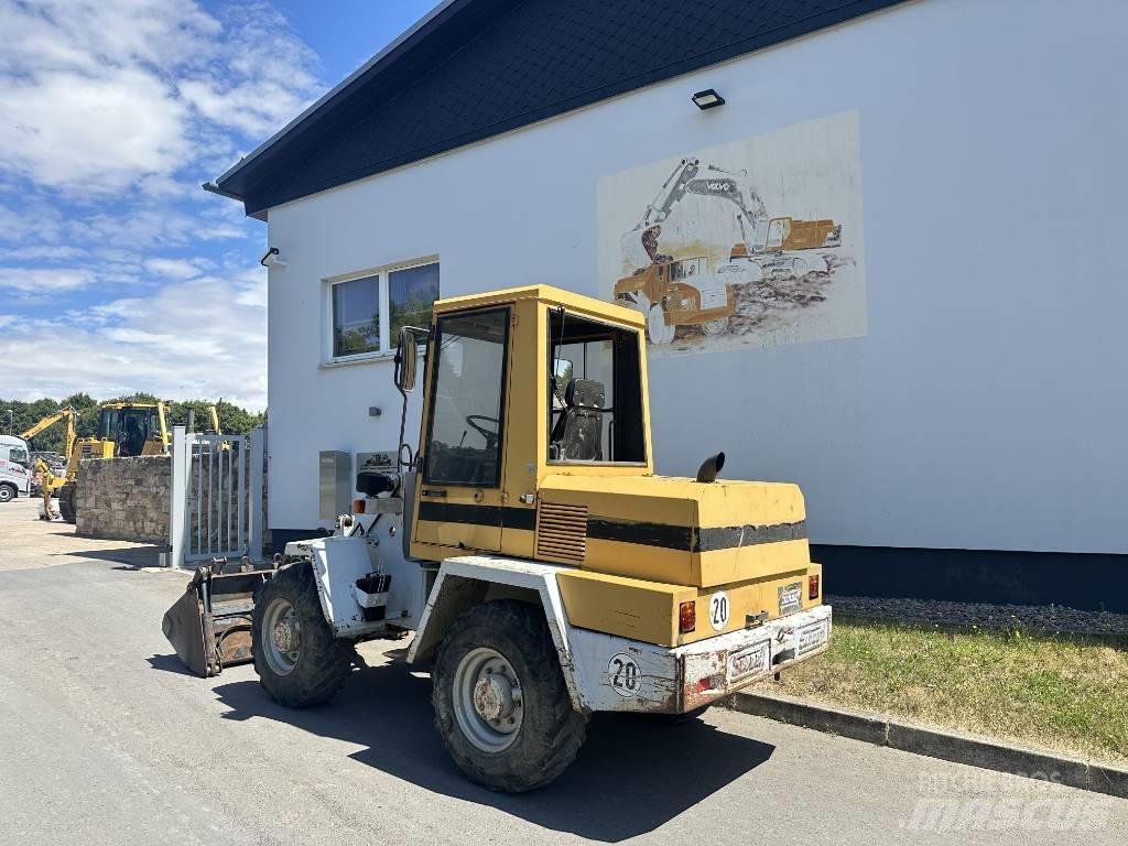 Schaeff SKL 832 Incarcator pe pneuri