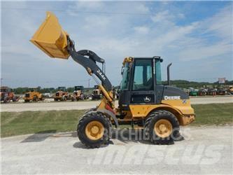 John Deere 244K Incarcator pe pneuri