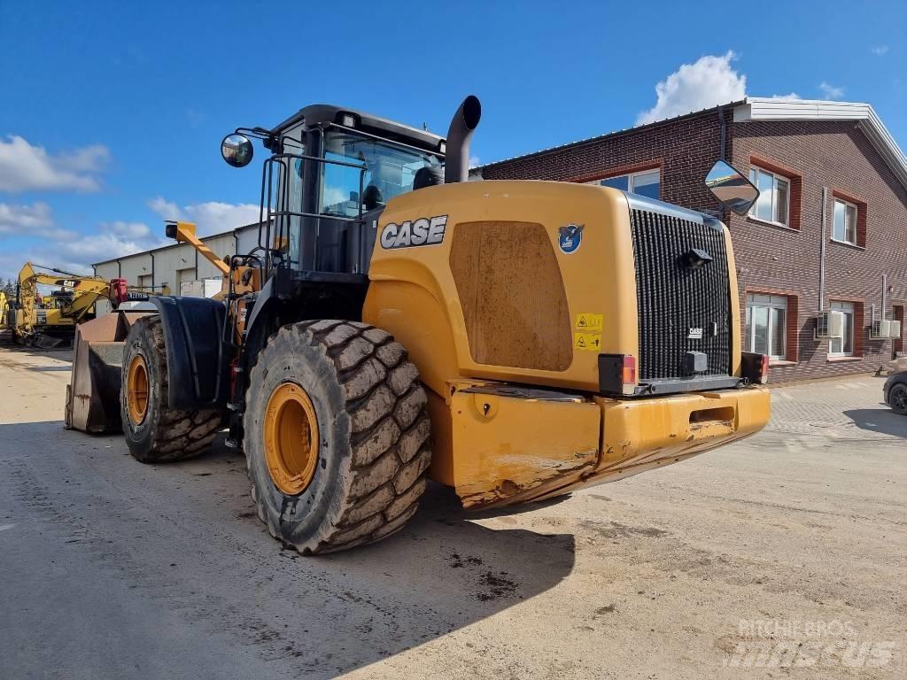 CASE 1021 F Incarcator pe pneuri
