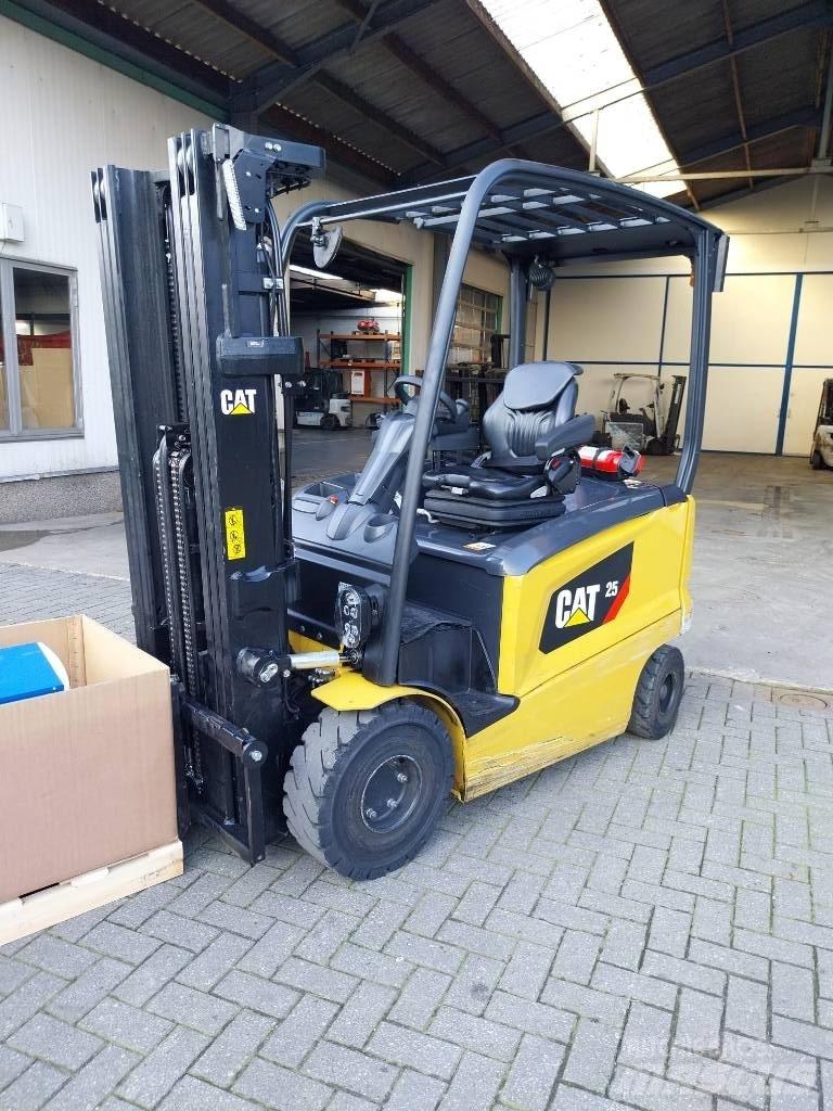 CAT EP25CN Stivuitor electric