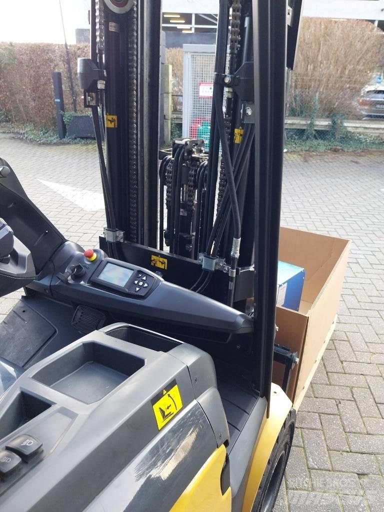 CAT EP25CN Stivuitor electric