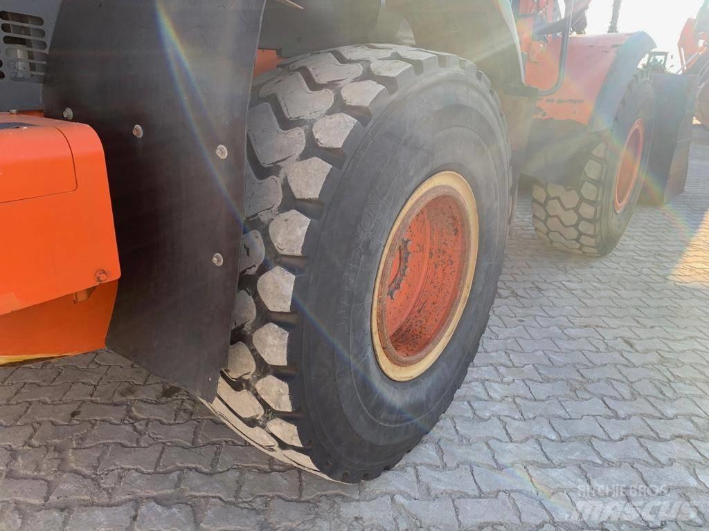 Hitachi ZW 180 Incarcator pe pneuri