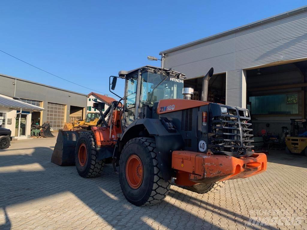 Hitachi ZW 180 Incarcator pe pneuri