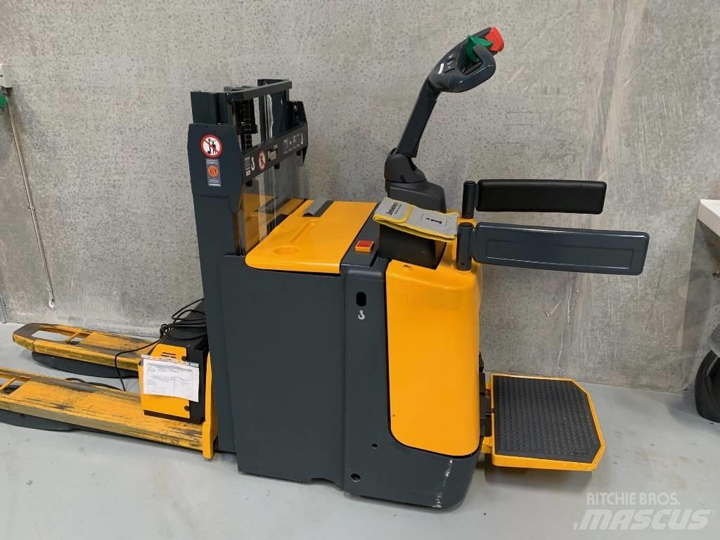 Jungheinrich ERD 220 Transpaleta manuala