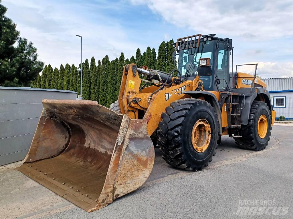 CASE 1021 F Incarcator pe pneuri