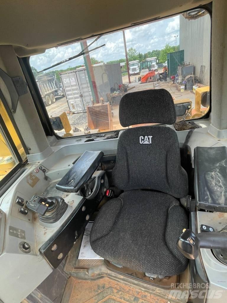 CAT D 8 T Buldozere pe senile