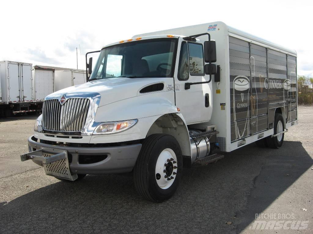 International 4300 Remorci transport bauturi