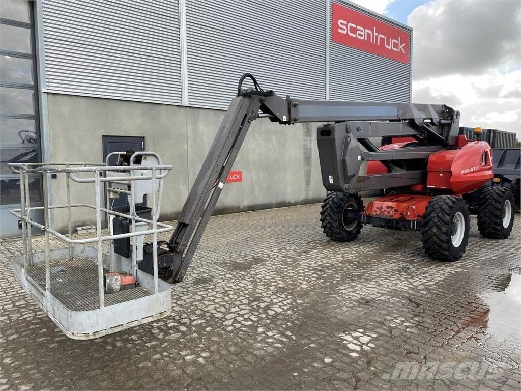 Manitou 200ATJ RC Nacele cu brat articulat