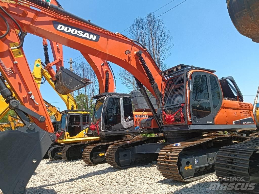 Doosan DX 225 Excavatoare pe șenile
