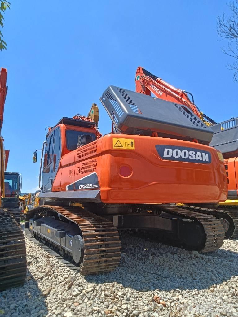 Doosan DX 225 Excavatoare pe șenile
