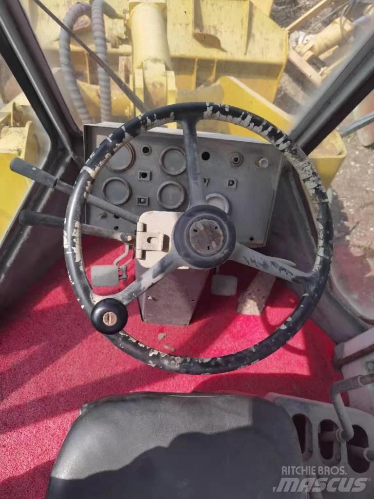 Komatsu WA 300 Incarcator pe pneuri