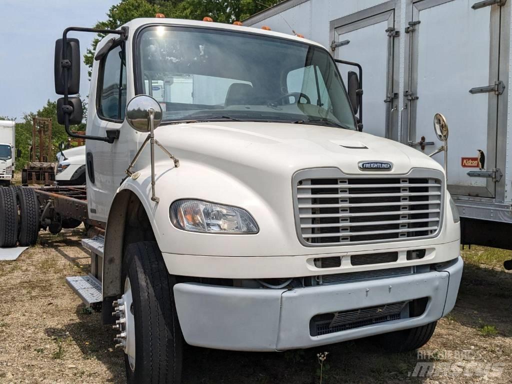 Freightliner M2106 Camion cabina sasiu
