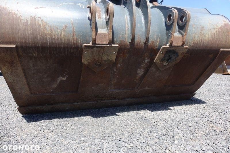 Liebherr L 586 Incarcator pe pneuri