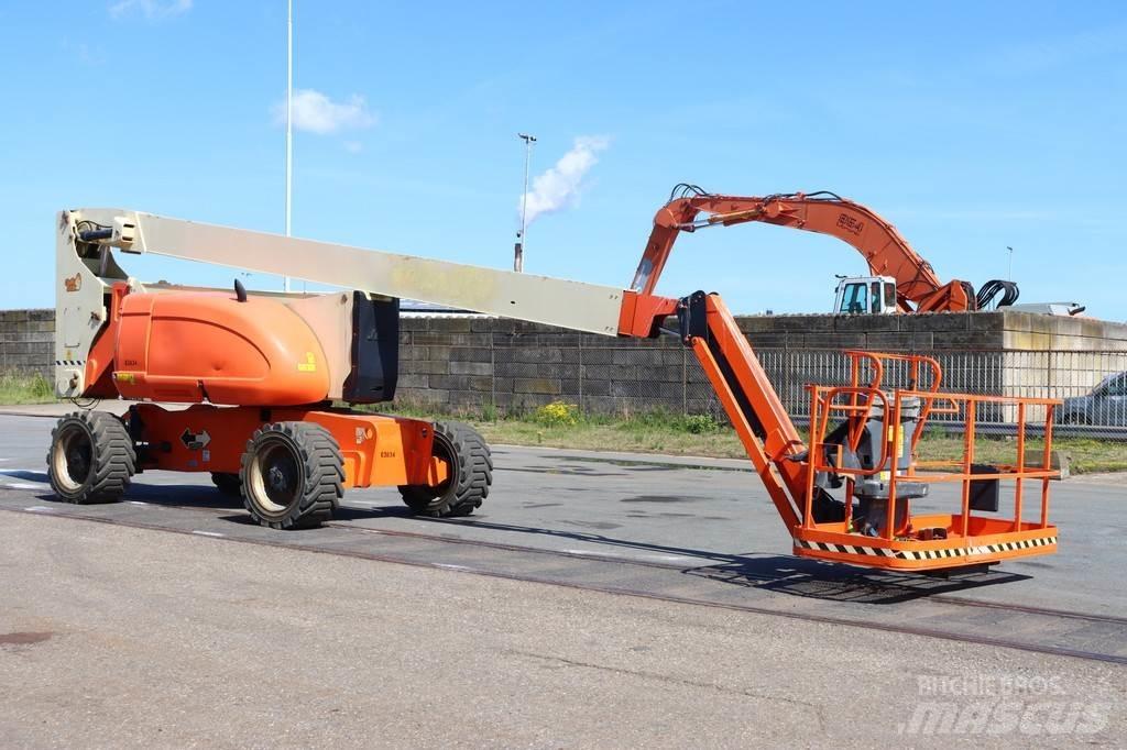 JLG 800AJ Nacele cu brat articulat