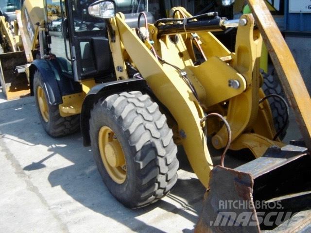 CAT 906 M Incarcator pe pneuri