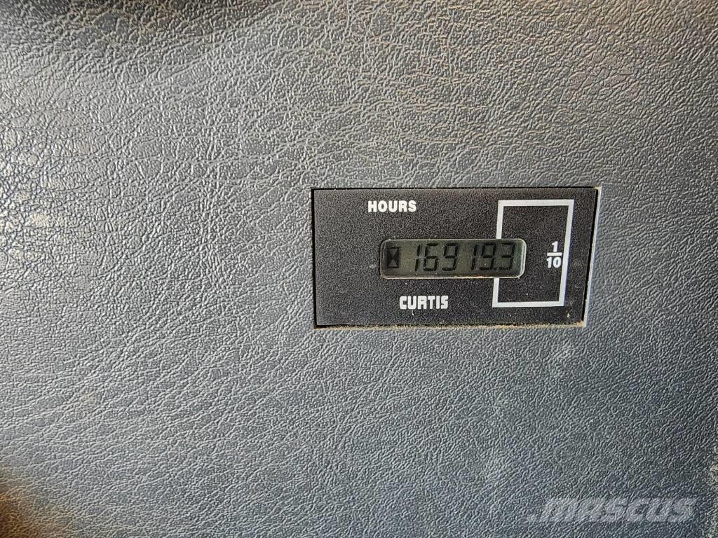 Hyundai Robex 140 W Excavatoare cu roti