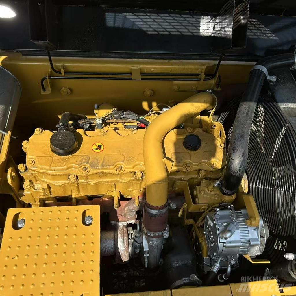 CAT 324D2L Excavatoare pe șenile
