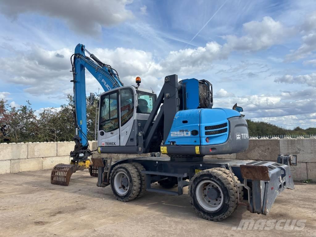 Fuchs MHL 250 Paleta de manipulare