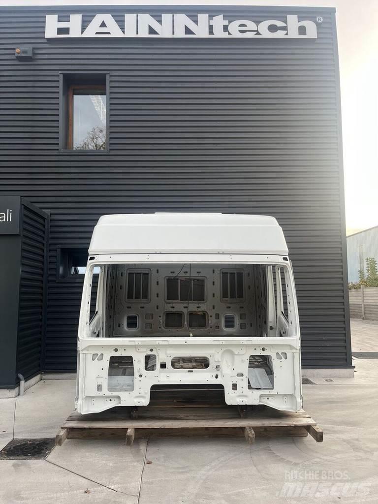 Iveco EUROSTAR Cabine si interior