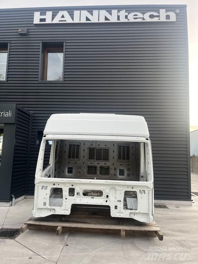 Iveco EUROSTAR Cabine si interior