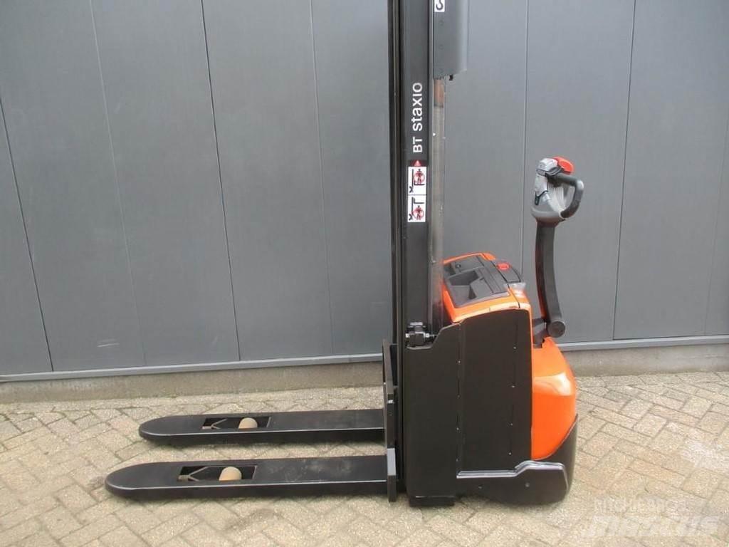 Toyota SWE 120 Transpaleta manuala