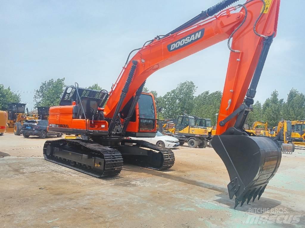 Doosan DX 225 LCA Excavatoare pe șenile
