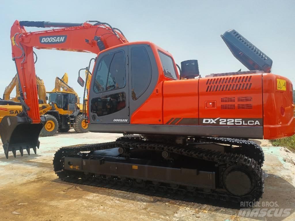 Doosan DX 225 LCA Excavatoare pe șenile

