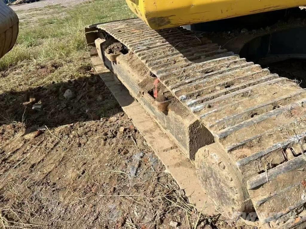 Komatsu PC 200 Excavatoare pe șenile
