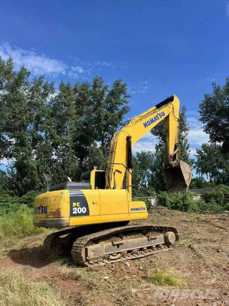 Komatsu PC 200 Excavatoare pe șenile
