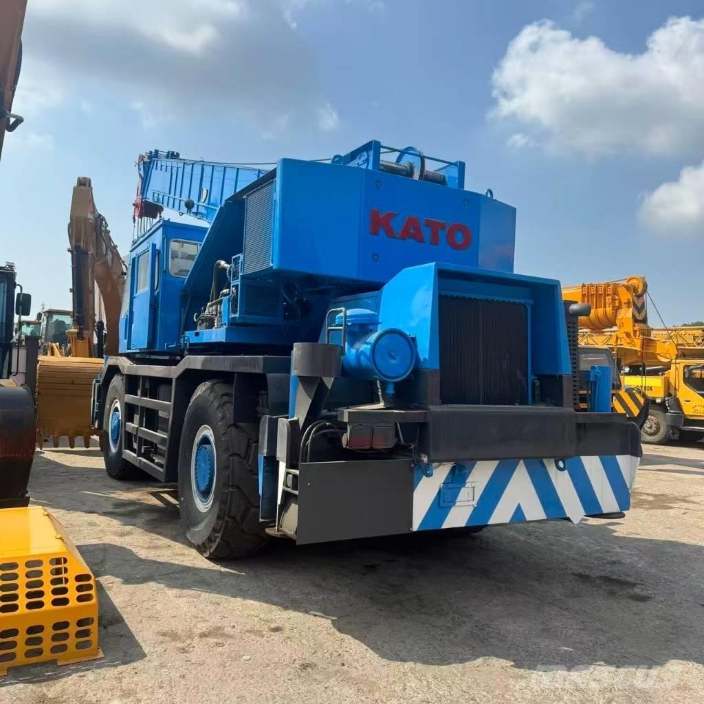 Kato KR 500-3 Macara teren accidentat