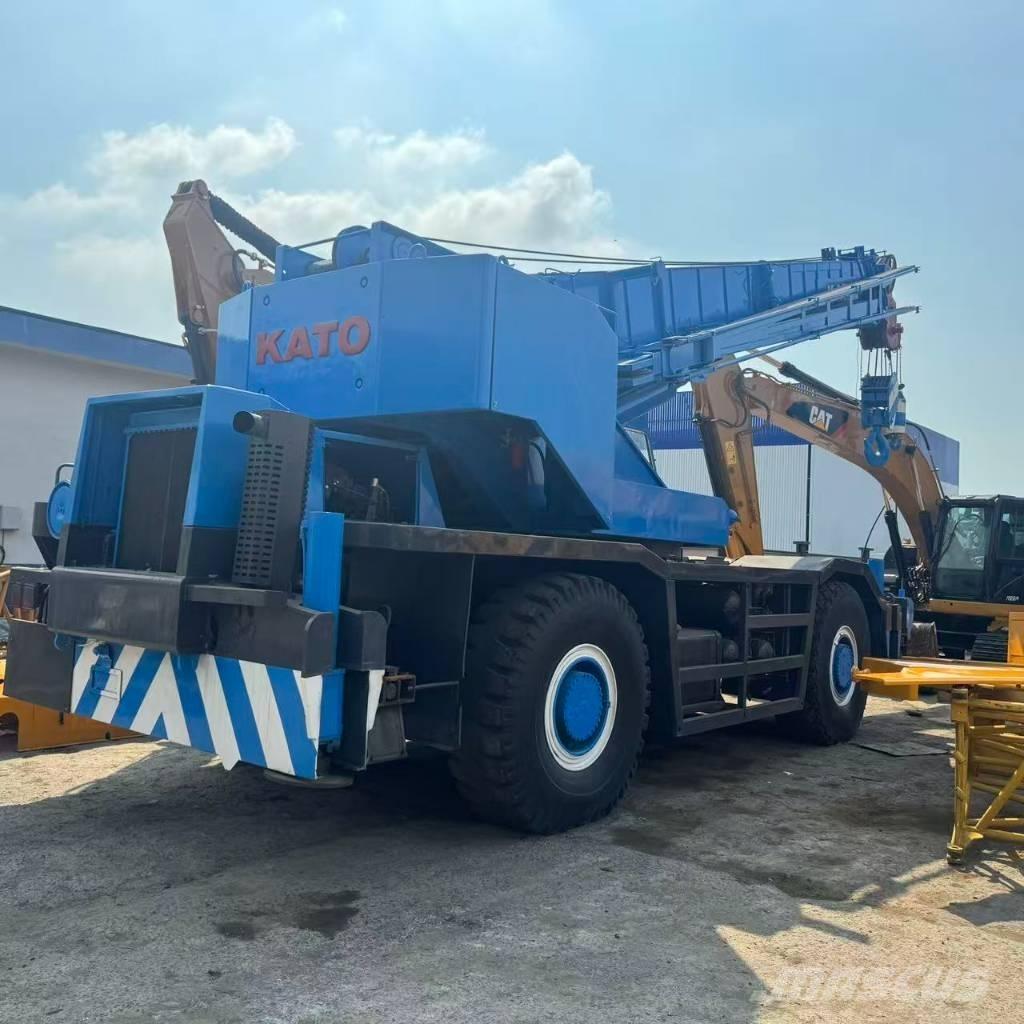 Kato KR 500-3 Macara teren accidentat