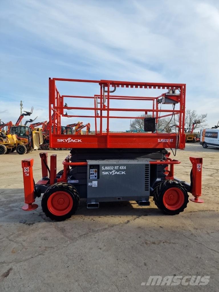 SkyJack SJ 6832 RT Platforme foarfeca